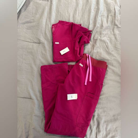 Women’s scrubs - used like new - Picture 3 of 13